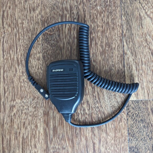 BAOFENG Original Shoulder Speaker Mic, K-plug - Picture 1 of 1